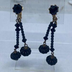 Vtg mourning gothic dangle victorian style black glass earrings